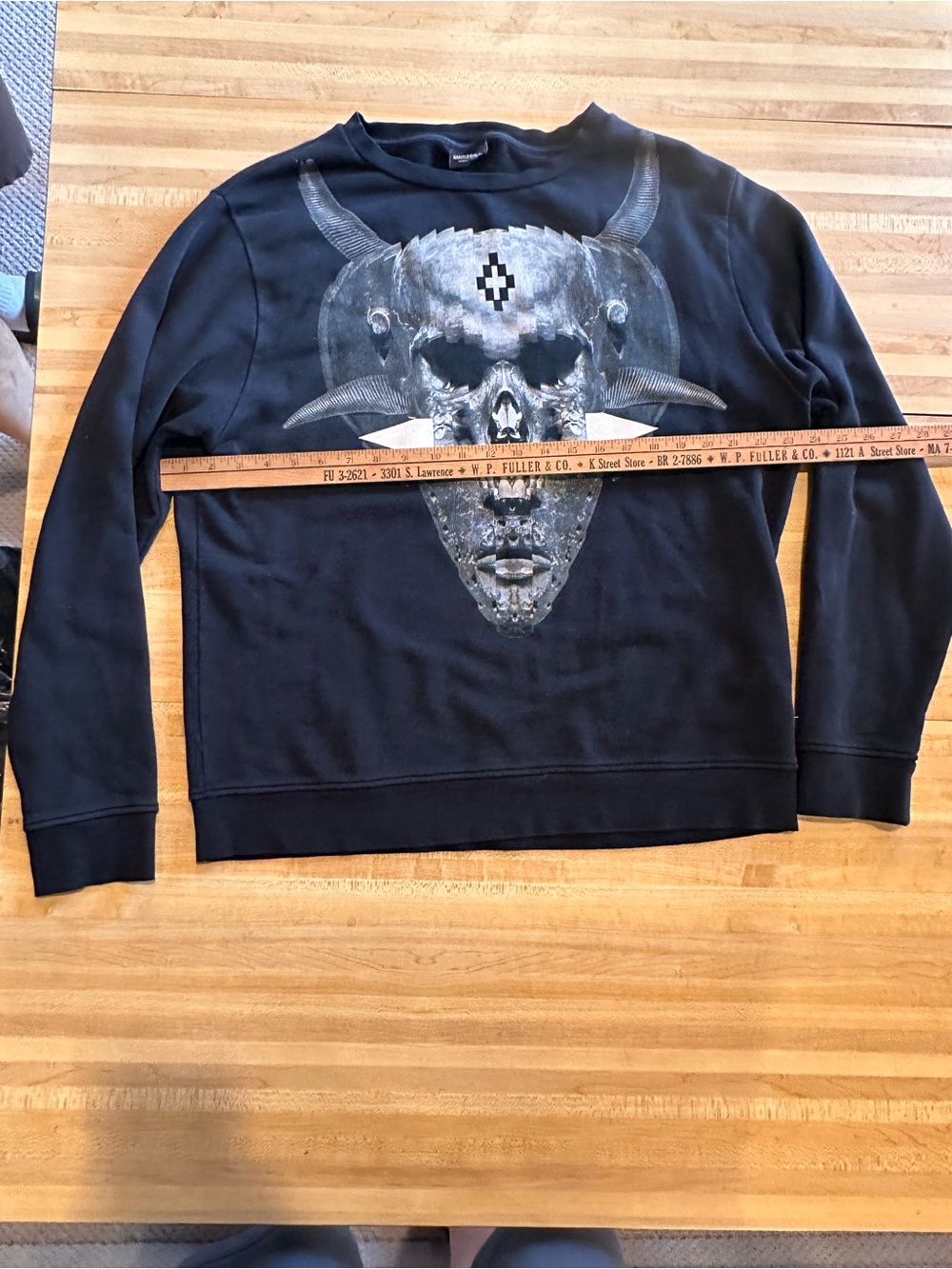 Marcelo Burlon County of Milan Black Crewneck with Gray Horned Skull Graphic